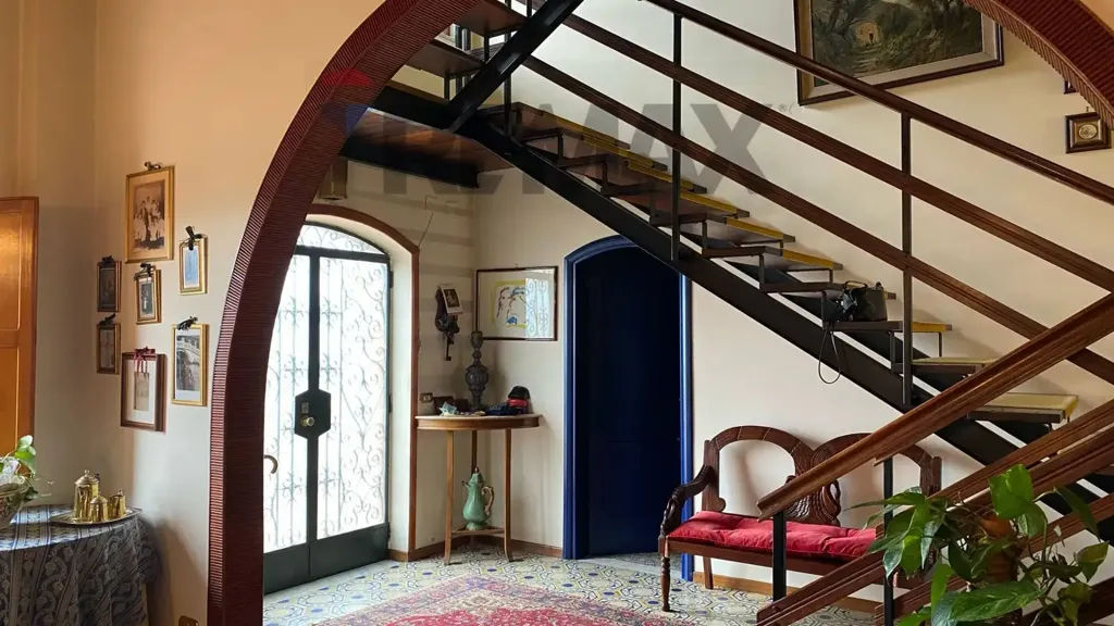 Pièces - Villa with Garden in Cosenza