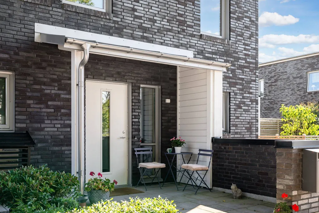 Terrass - Modern Terraced House with Garden in Eskilsminne