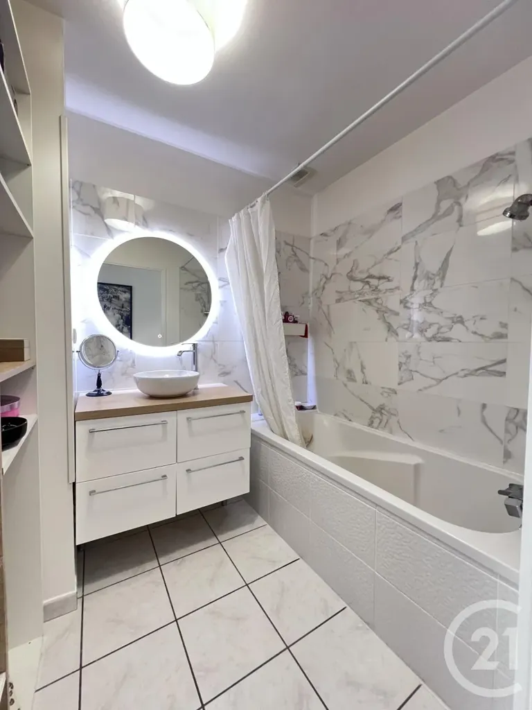 Vannitoad - Renovated Duplex with Terrace in Ballan-Miré