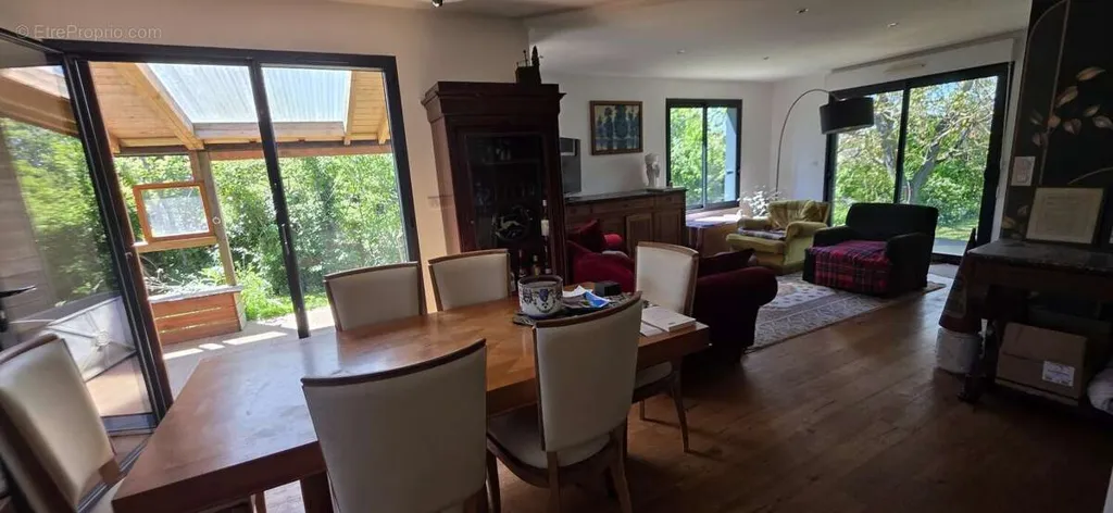 Salle à manger - Maison en Bois avec Terrasse à Saint-Benoît Ermitage