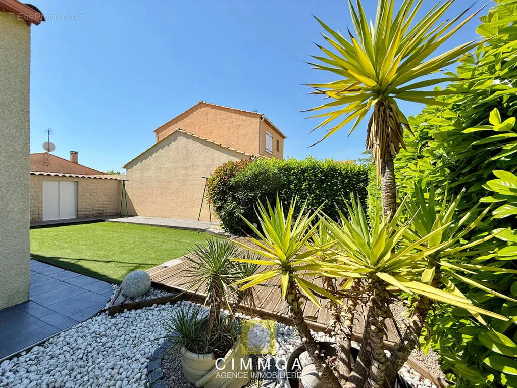 Jardin - Maison avec Piscine à Poussan