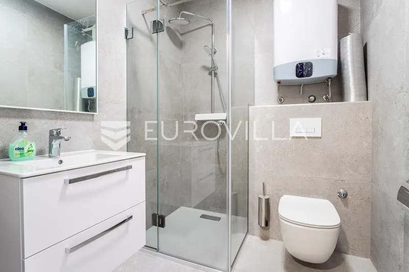 Salles de bain - Modern Studio Apartment with Loggia in Sirobuja, Split