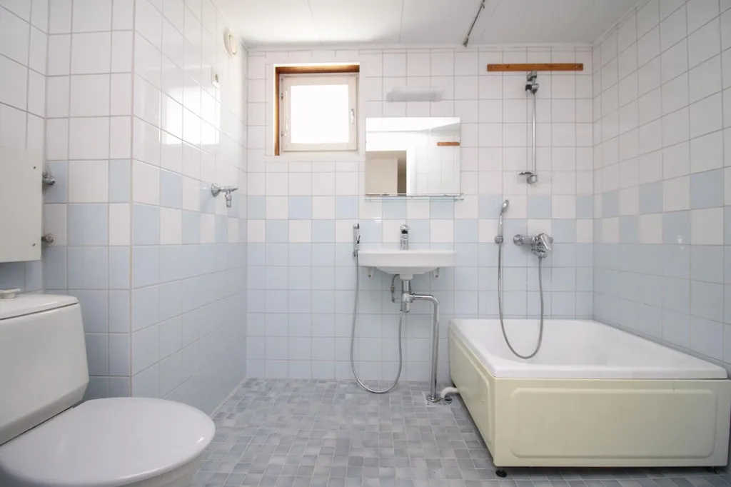 Vannitoad - Spacious Flat with Balcony in Kurkimäki, Helsinki