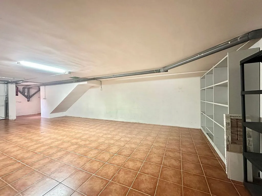 Garage - Patio-Backed Chalet in Mejorada del Campo