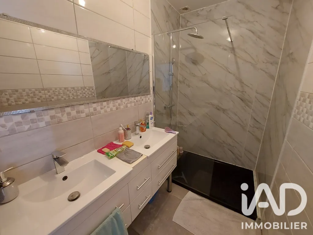 Vannitoad - Spacious 3-Bedroom House with Terrace in Arinthod