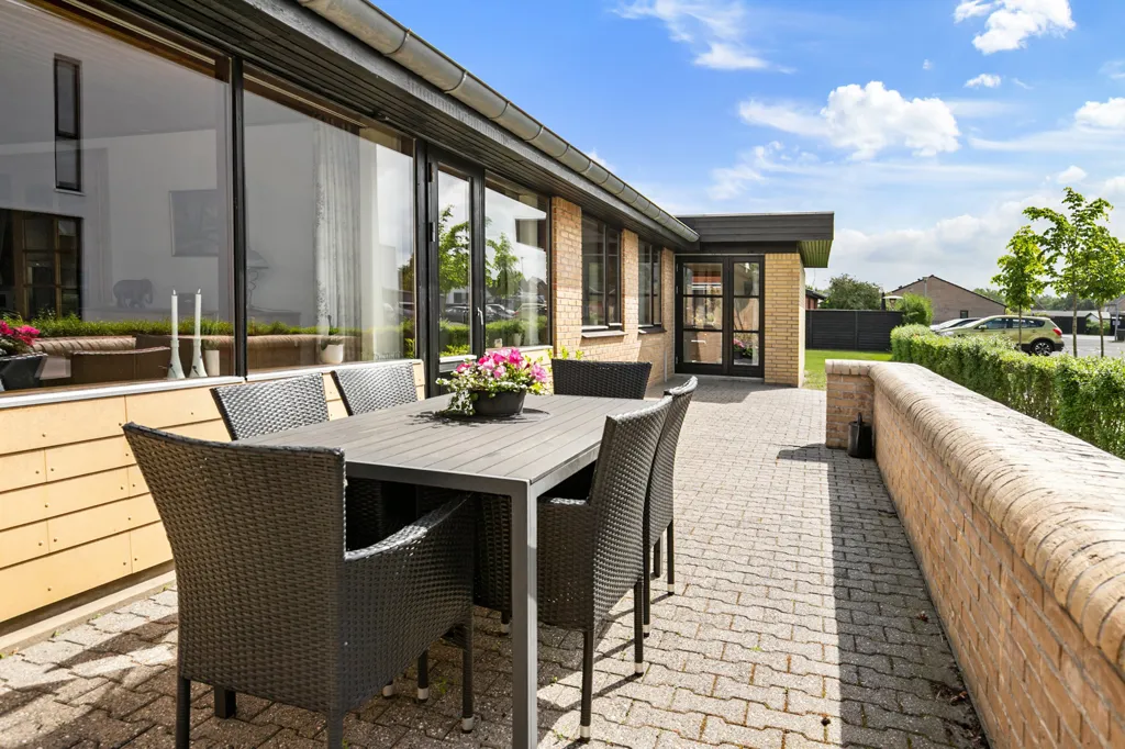 Terrasse - Gulston Villa with Central Location in Aabybro