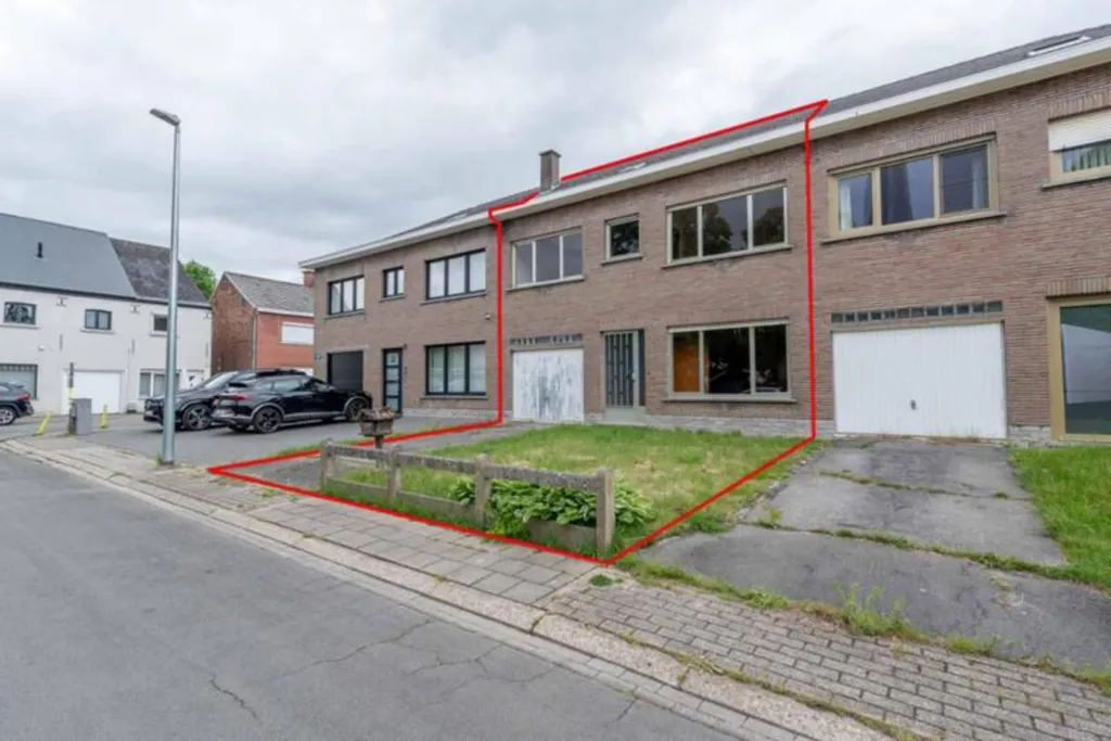 House to Renovate in Weerde Centre