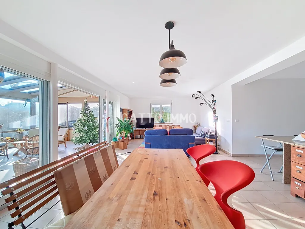Söögituba - Spacious House with Véranda in Rémilly