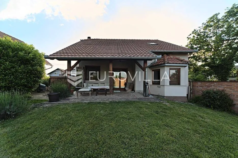 Aed - Traditional House with Pool in Bilje