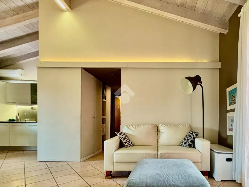 Elutuba - Trilocale with Exposed Beams in Castegnato
