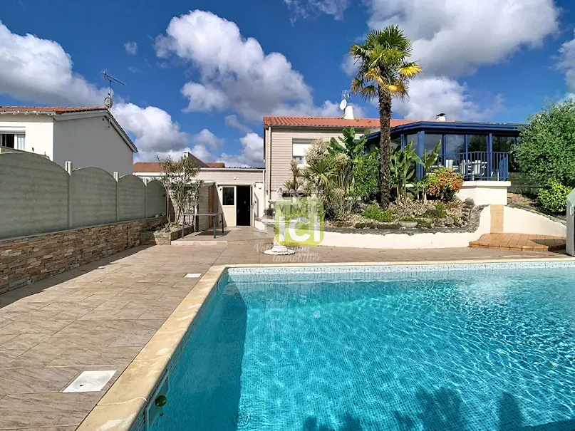 Piscine - Maison de 7 Pièces avec Piscine à Cholet