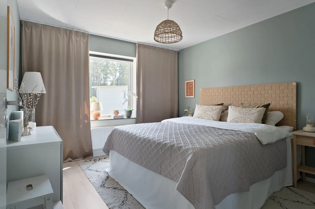 Bedrooms - Modern Villa with Garden in Sunny Location