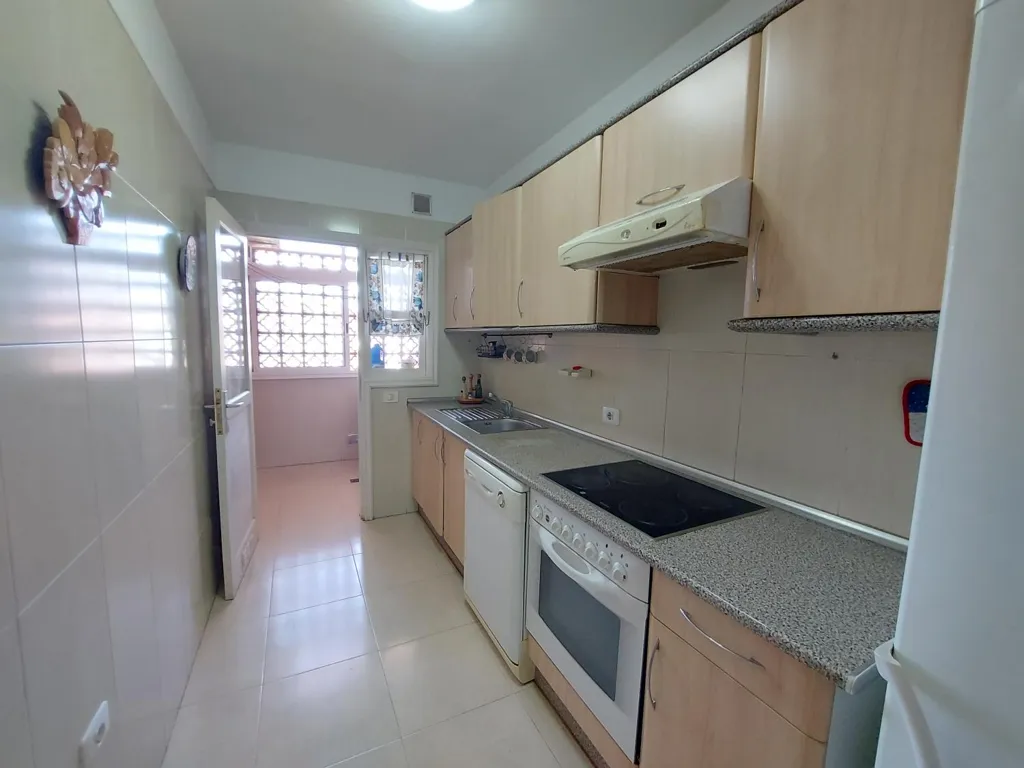 Köök - Spacious Rental with Pool in Las Caletillas
