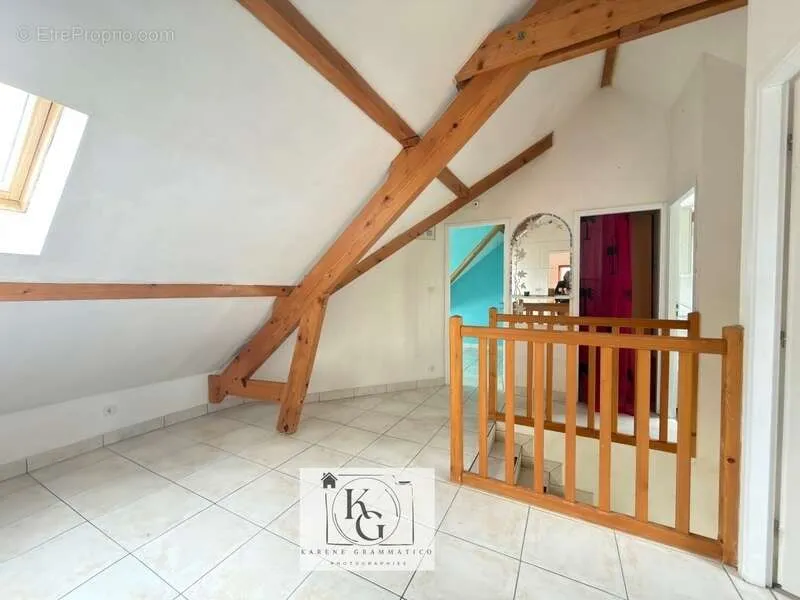 Pièces - Maison Individuelle avec Terrasse et Jardin Calme