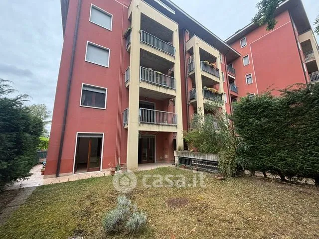 Aed - Ground Floor Flat with Private Garden in Verona