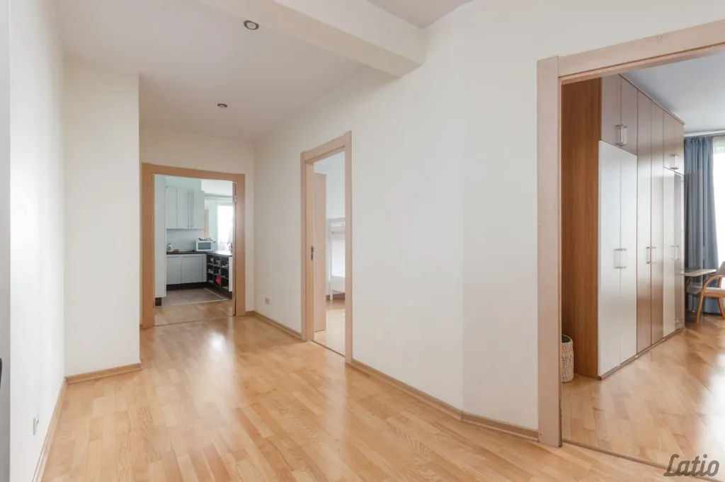Entrée - 3-Bedroom Apartment with Terrace in Riga