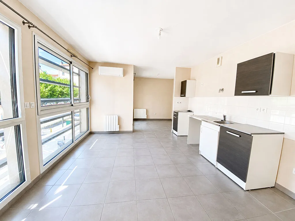 Cucina - Bright 2-Bed Flat with Balcony in Lyon 6ème