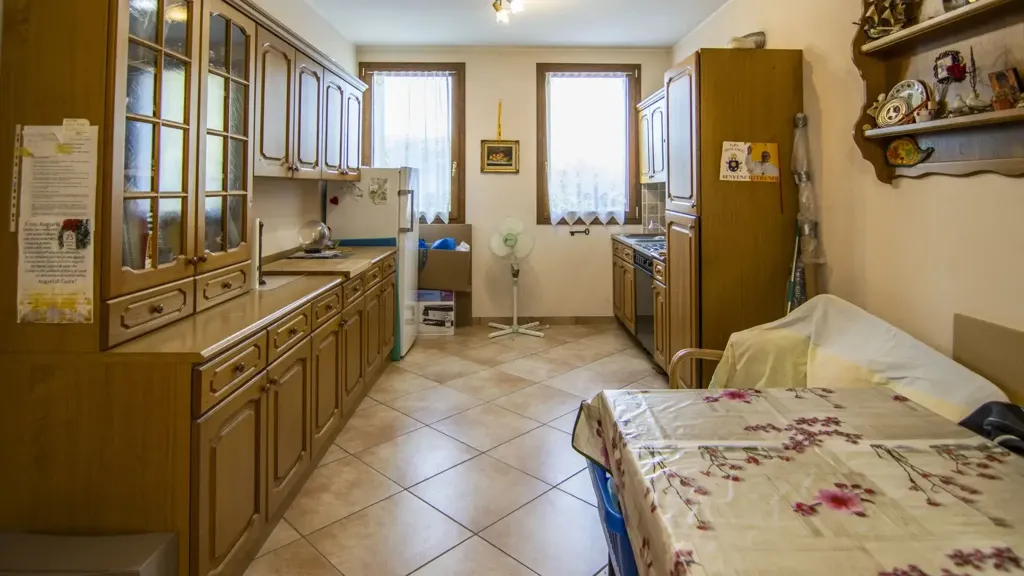 Cuisine - Villa with Garden and Caminetto in Codevigo