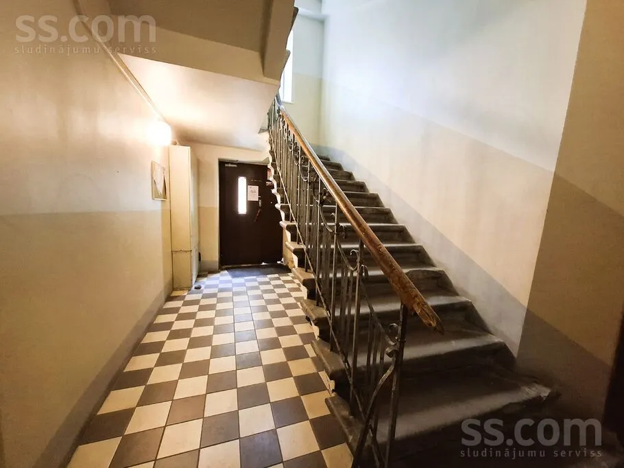 Pièces - Spacious 3-Bedroom Apartment in Quiet Centre, Riga