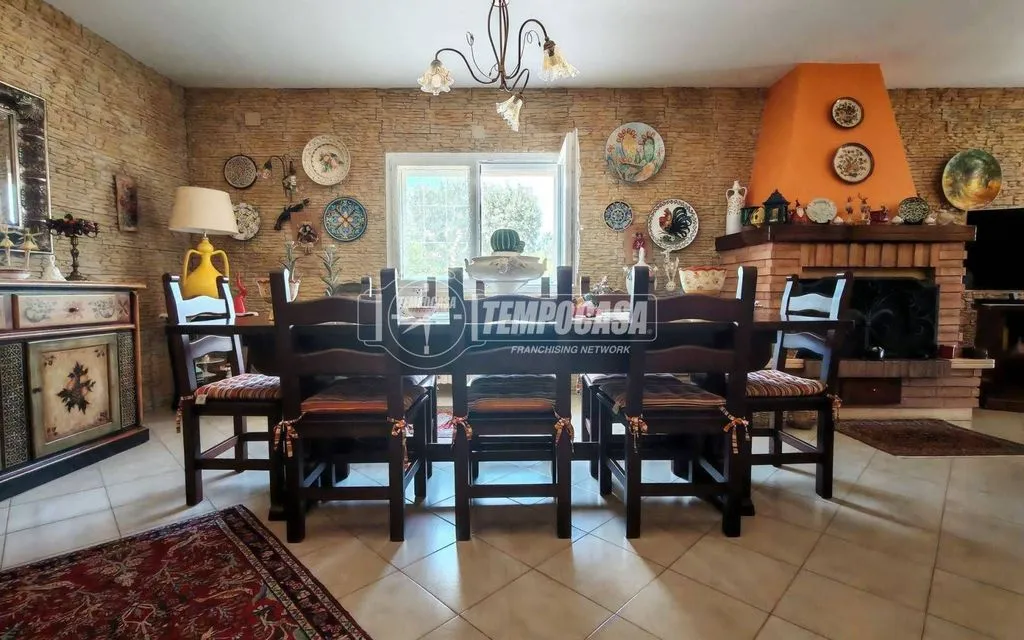 Salle à manger - Luxury Villa with Private Garden in Carraro Procino