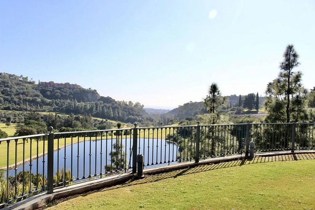 Giardino - Luxury Villa with Sea View in Benahavís