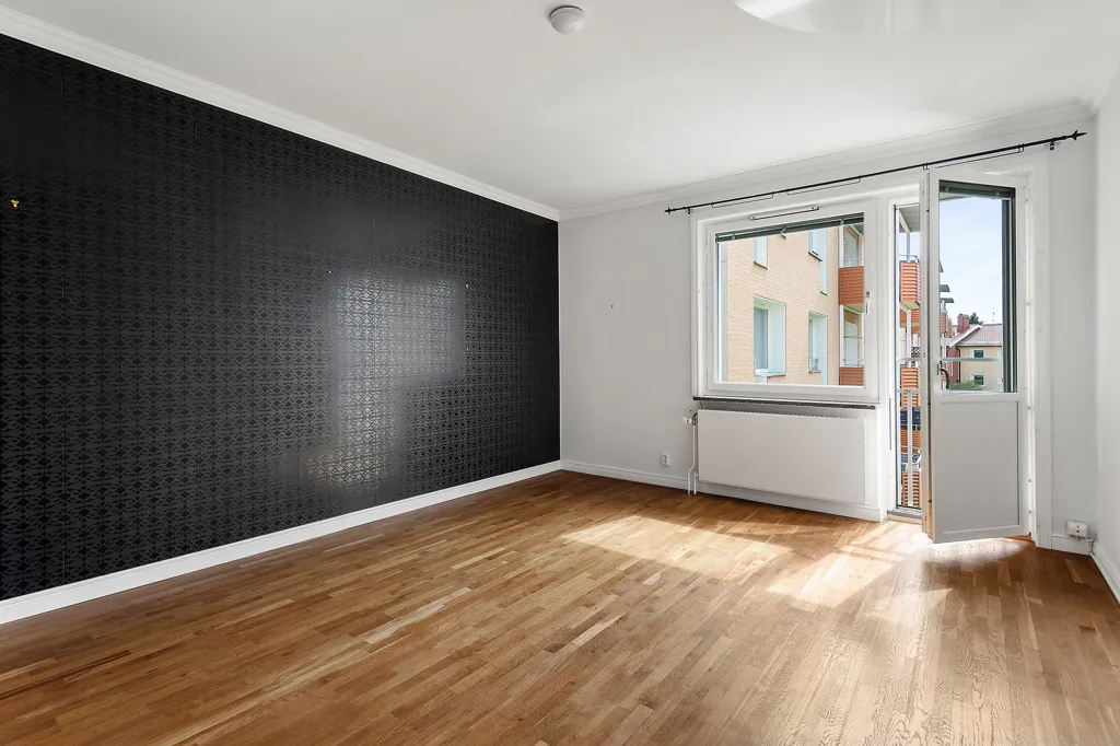 Rooms - 3-Bedroom Apartment with Balcony in Sala