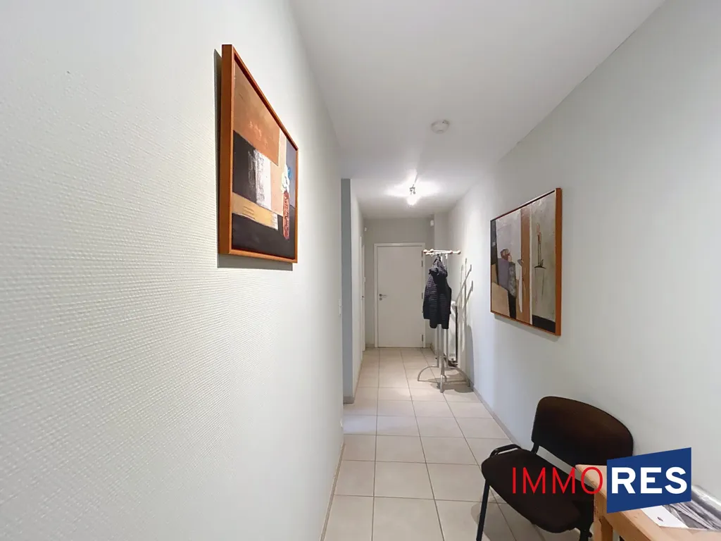 Esik - Office-Converted Apartment with Garden in Juprelle