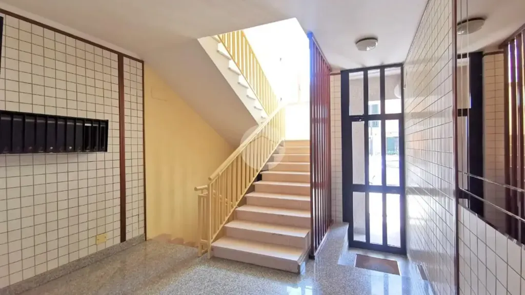 Pièces - Four-Room Apartment with Balcony in Lucera