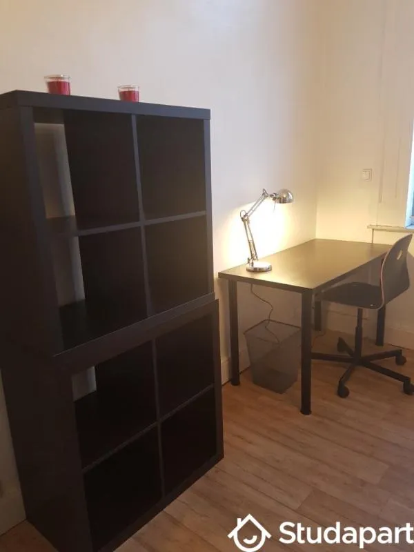 Bureau - Chambre Meublée dans Colocation Près du Parc Barbieux