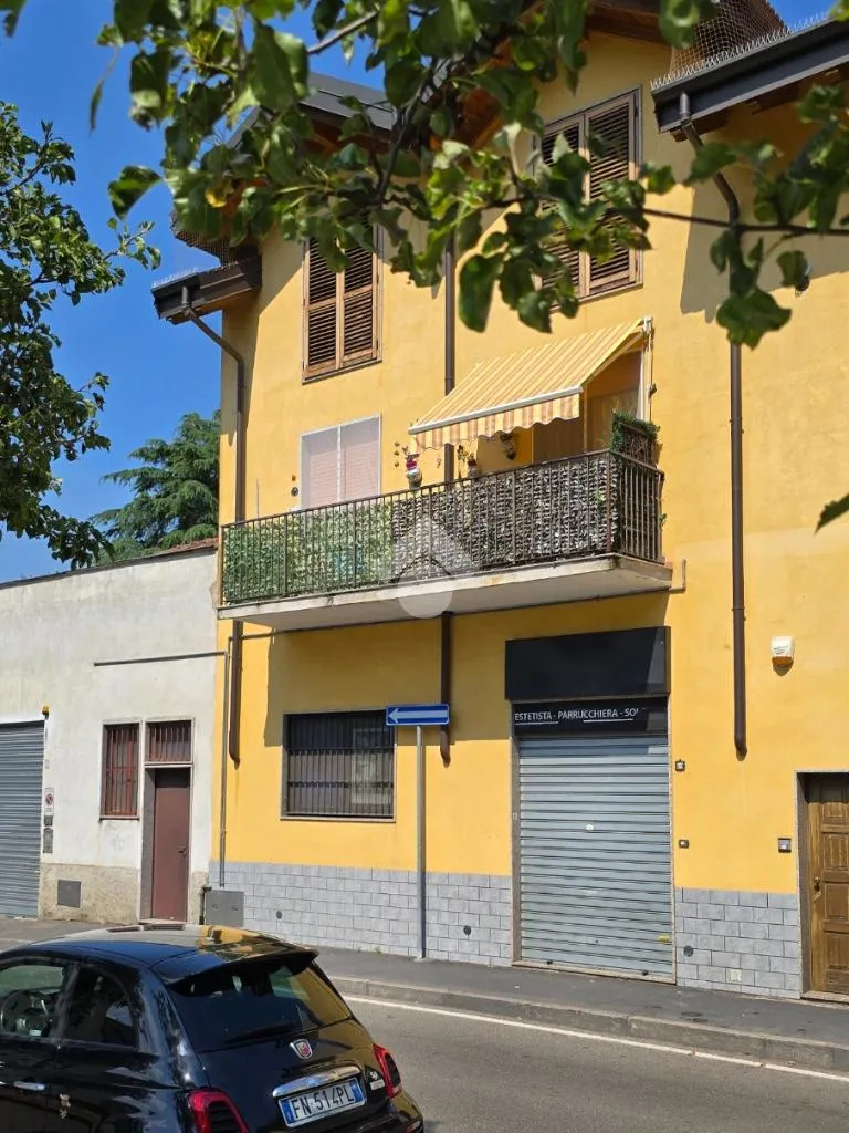 Välivaade - Commercial Unit with High Footfall in Cinisello Balsamo