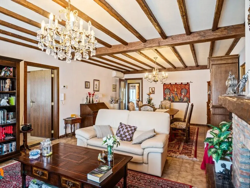 Elutuba - 3-Bedroom Apartment with Garage in Putte Centre