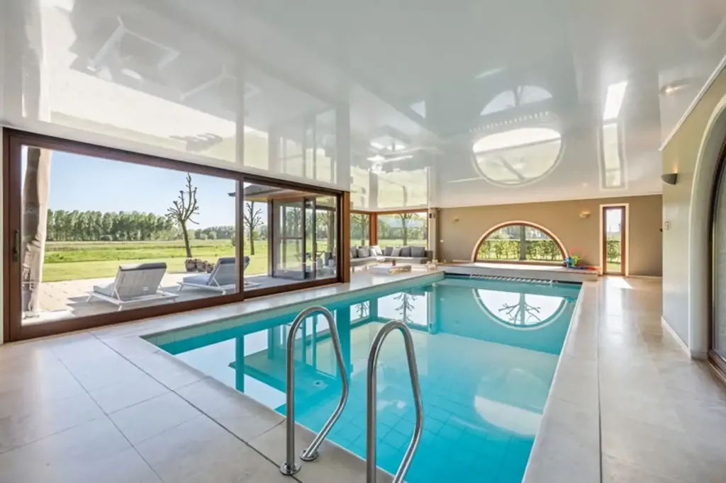 Piscine - Villa avec Piscine Intérieure et Écuries à Mendonk