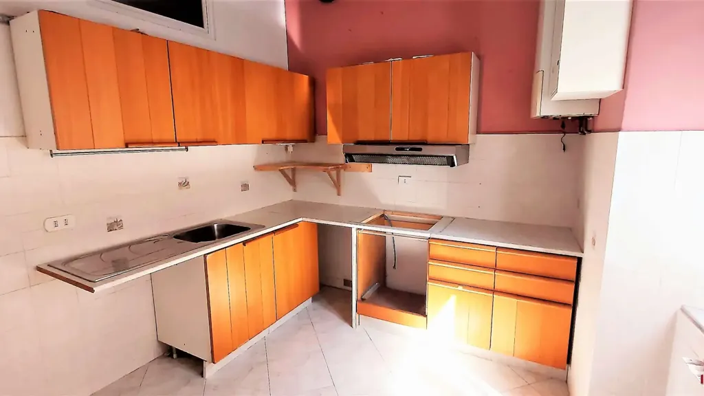 Köök - Spacious Apartment with Central Location in Campomorone
