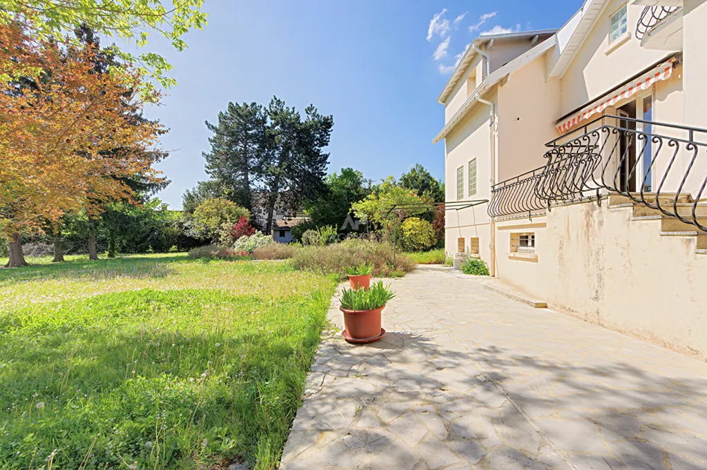 Jardin - Maison Lumineuse sans Vis-à-Vis à Saint-Germain-en-Laye