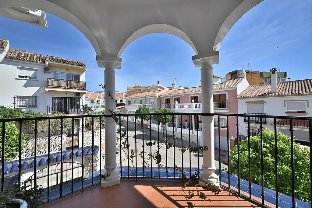 Rõdu - Corner Townhouse with Private Terrace in Fuengirola