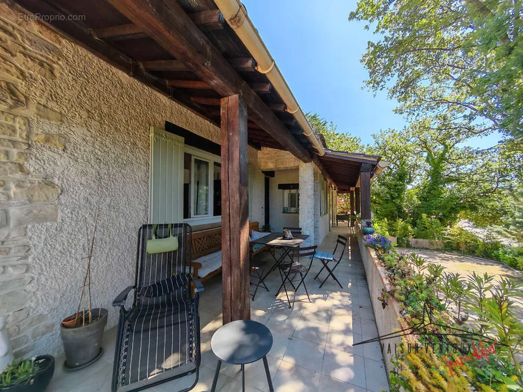 Terrasse - Maison Luxueuse avec Piscine à Vaison-la-Romaine