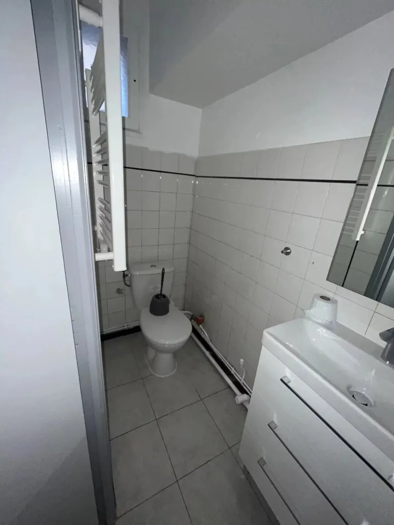 Vannitoad - City Centre Flat for Rent in Lodève
