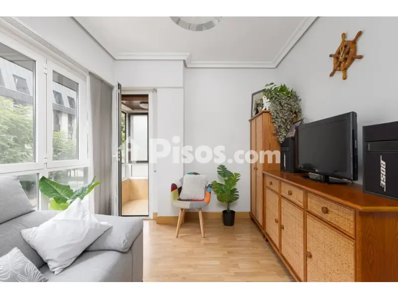 Soggiorno - Bright Corner Flat with Balcony in Calle de los Podavines