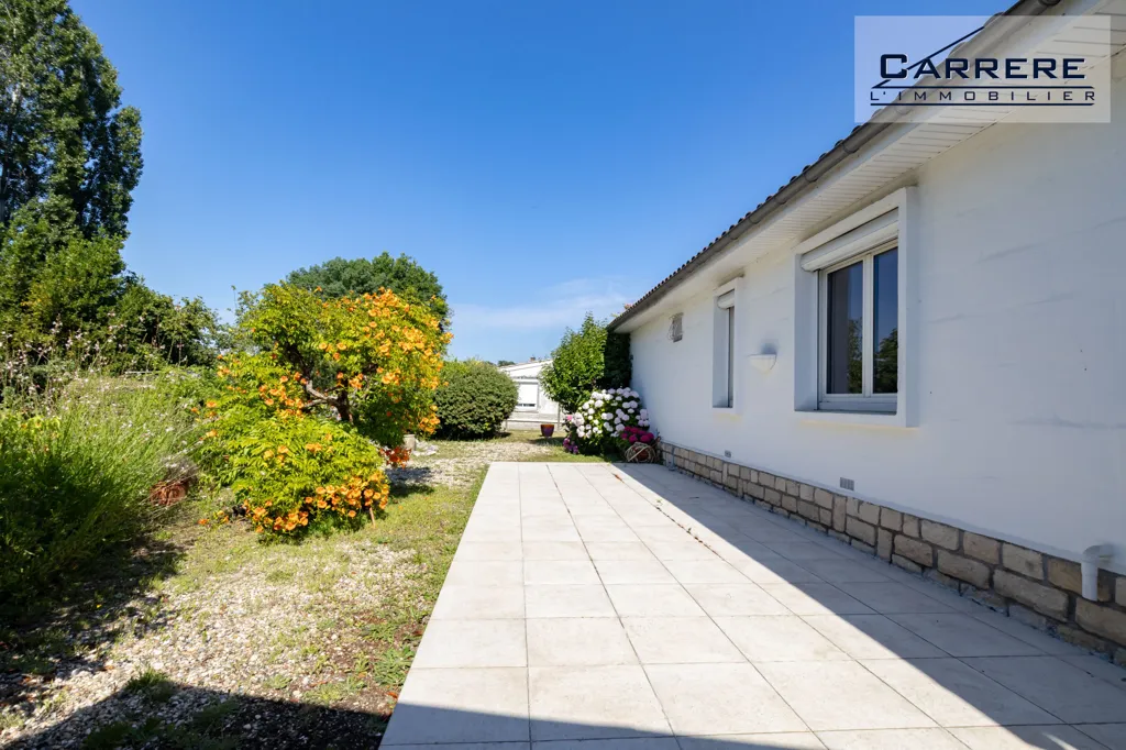 Aed - Charming Stone House with Terrace in Cenon