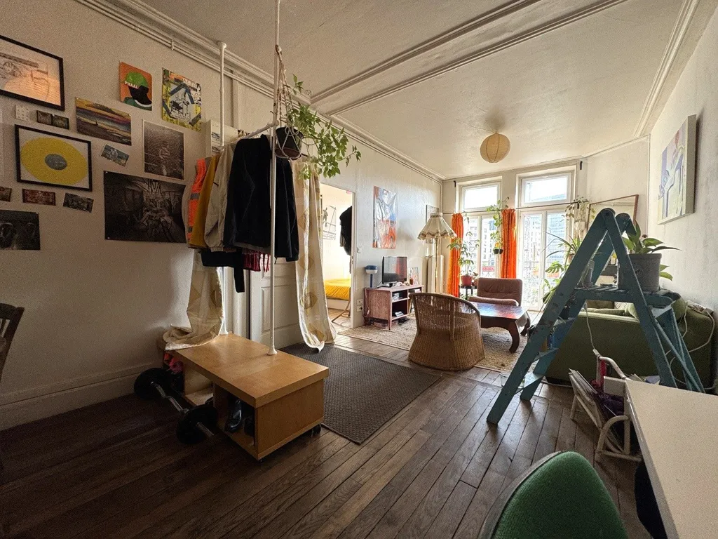Living Room - 2-Bedroom Apartment with Balcony in Nancy