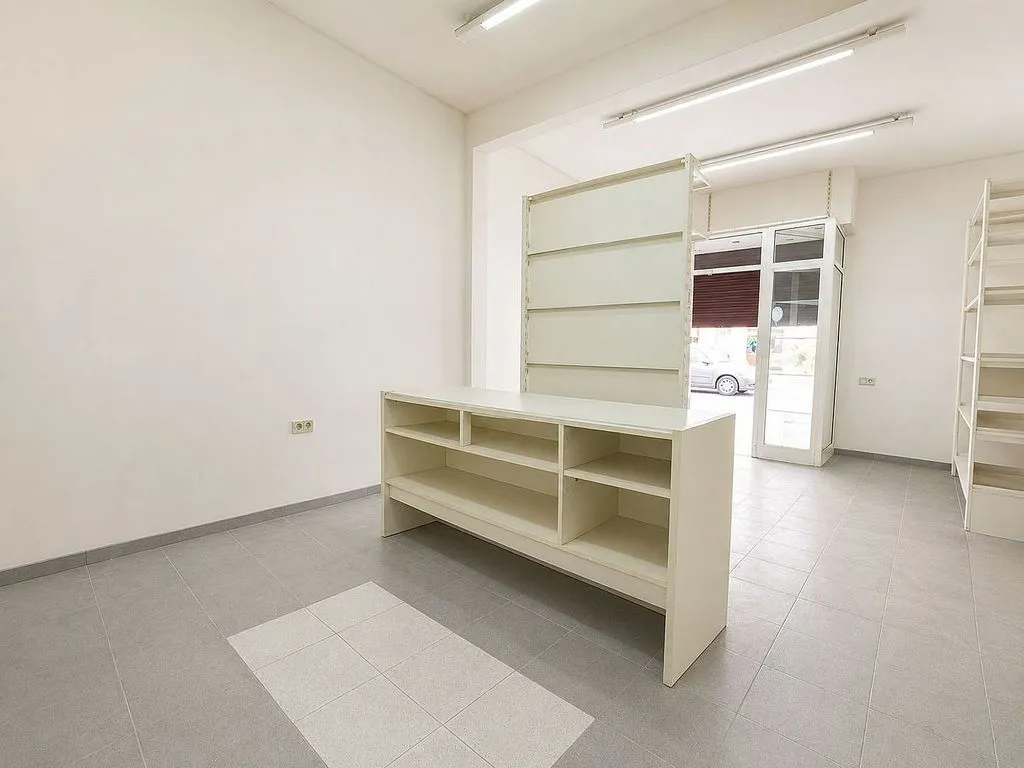 Toad - Commercial Space with Conversion Potential in El Vendrell