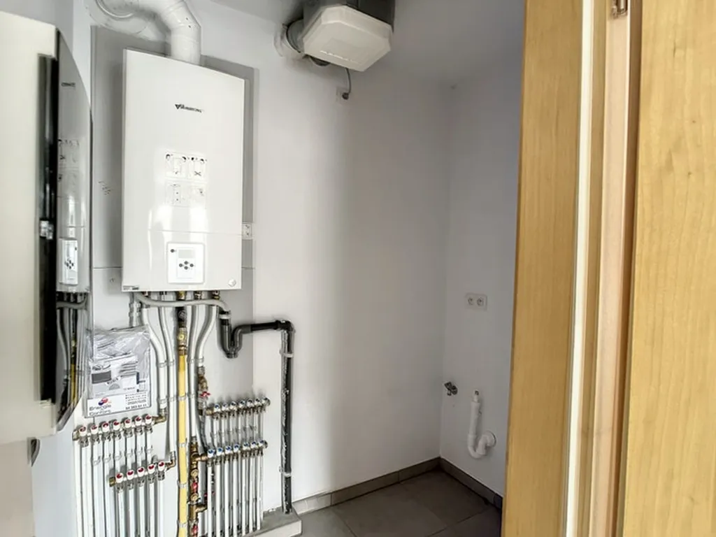 Buanderie - Appartement avec Balcon et Jardin Commun à Marche-En-Famenne