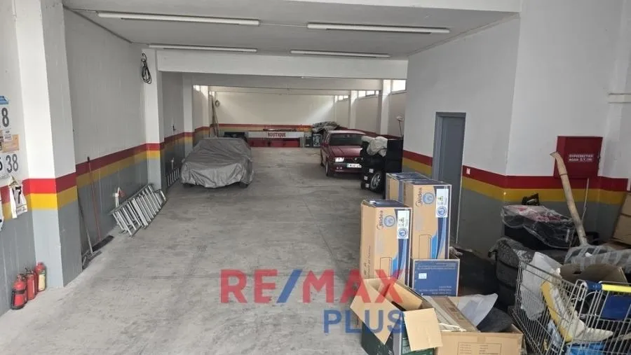 Garaaž - Commercial Property with Loading Bay in Varitsa