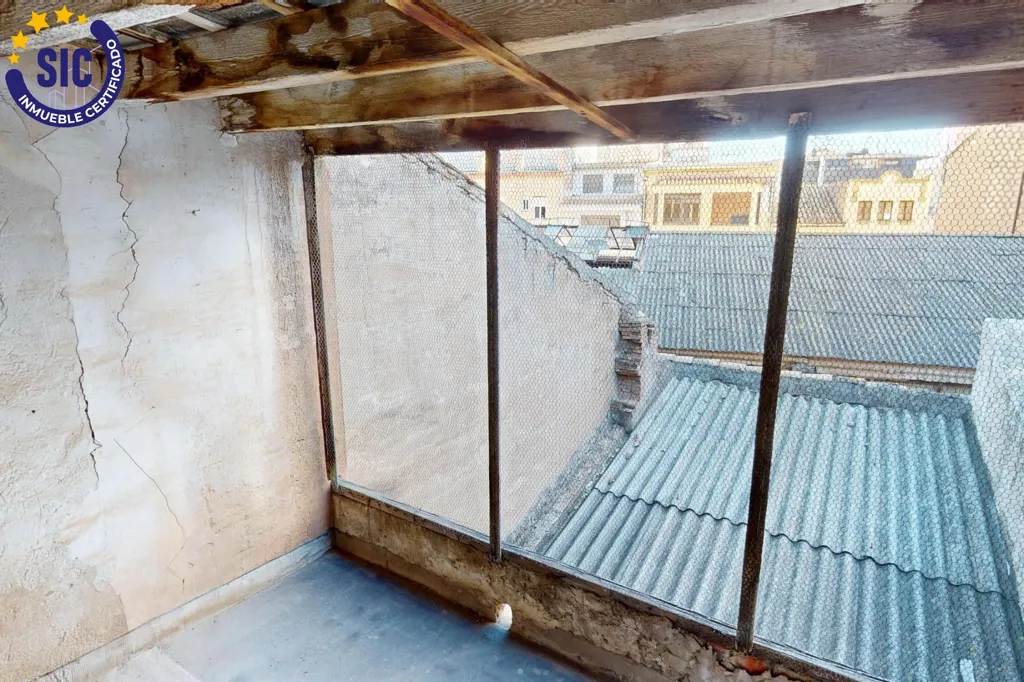 Pièces - Three-Storey House for Restoration in Castellón Centre