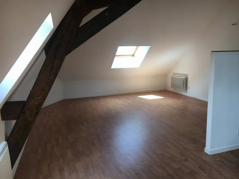Rooms - 3-Bedroom Flat near Amenities in Châtellerault