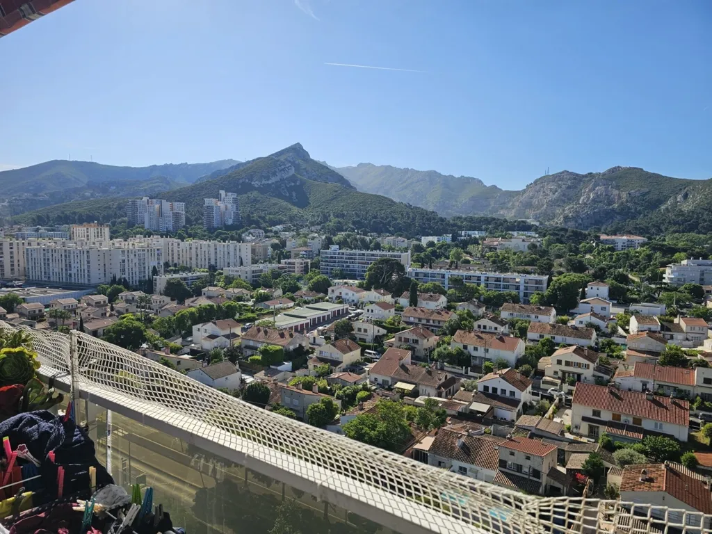 Balcon - Appartement Vue Panoramique sur les Collines à Marseille