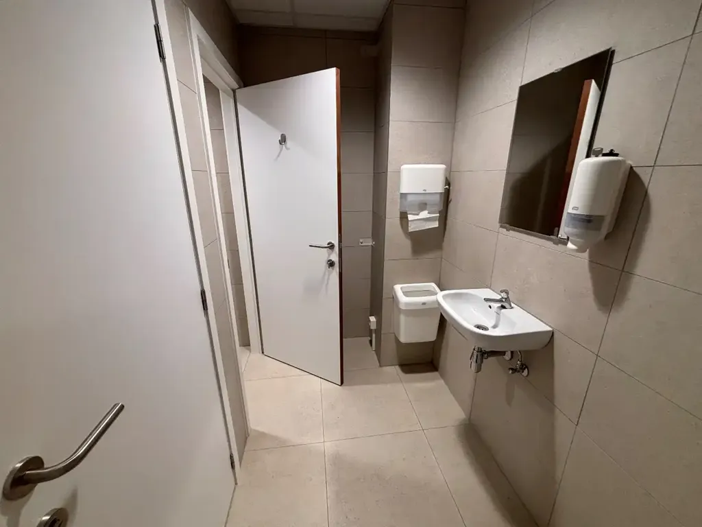 Salles de bain - Bureau Moderne à Louer sur le Site Pottelberg à Kortrijk