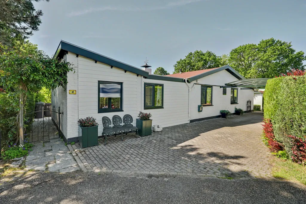 Välivaade - Modernised Bungalow with Garden in Kortgene