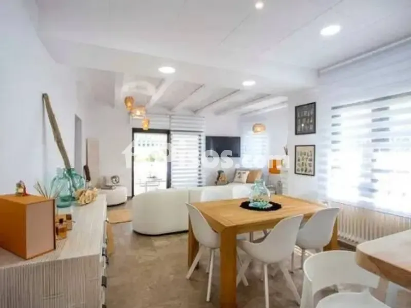 Söögituba - Chalet with Pool and Garden in Empuriabrava