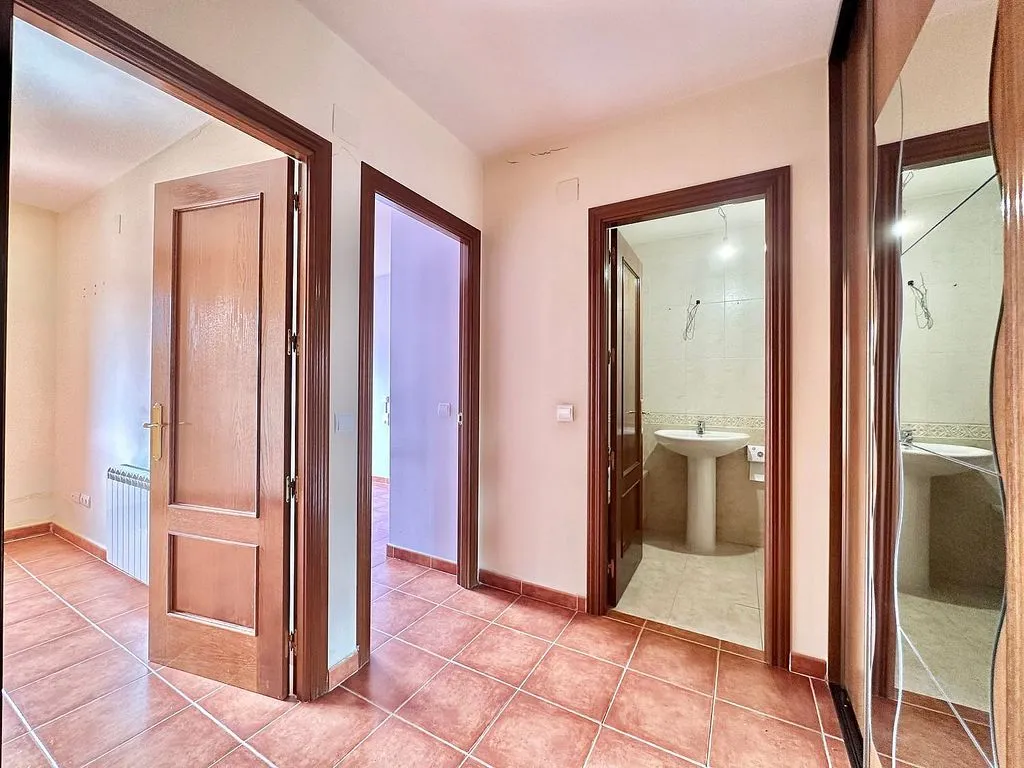 Salles de bain - Patio-Backed Chalet in Mejorada del Campo